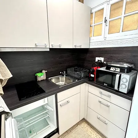 Sea View With Balcony, Near Italy & Monaco アパート *